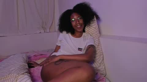 Snapshot of saturno_vibes chatting on March 2025 12:00:01 PM saturno_vibes online show from March 2025 12:00:01 PM