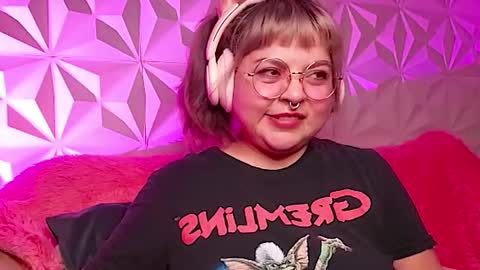 Gina George online show from November 2025 01:05:01 AM