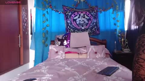 Snapshot of saucy_zaren chatting on January 2025 08:10:01 PM Zaren online show from January 2025 08:10:01 PM