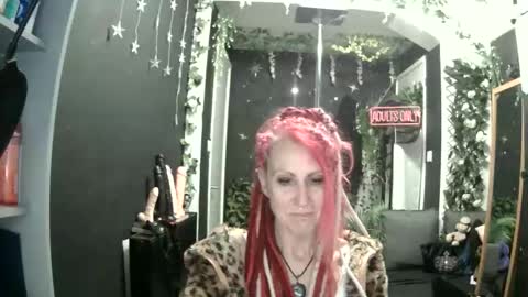 SaucySky online show from April 2026 09:24:01 PM