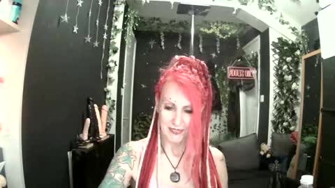 SaucySky online show from May 2026 07:08:02 PM