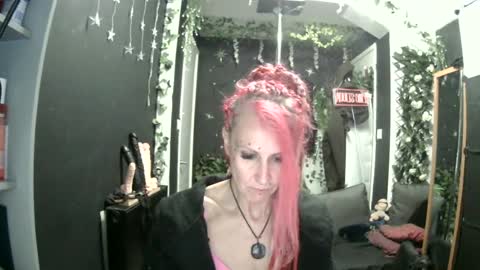 SaucySky online show from June 2026 08:33:02 PM