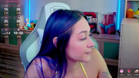 Snapshot of savage_lust_ chatting on October 2025 03:42:01 AM Ariel online show from October 2025 03:42:01 AM