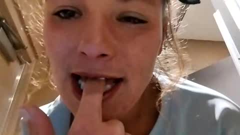 savannahjays online show from November 2025 01:44:02 PM