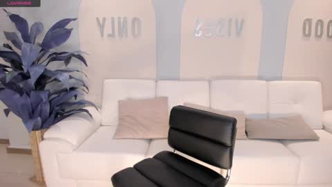 S a v a n n a h  online show from January 2025 12:09:02 PM