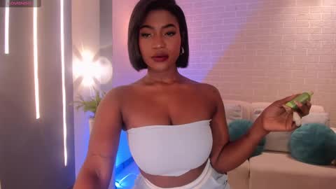 S a v a n n a h  online show from February 2025 01:16:01 PM