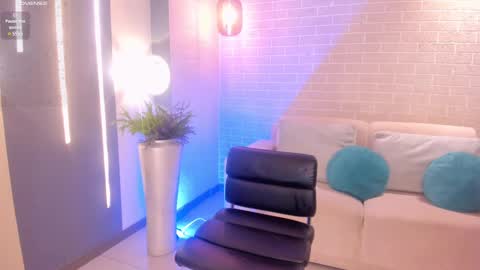 S a v a n n a h  online show from February 2025 10:32:02 PM