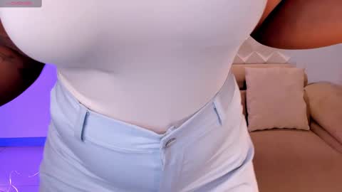 S a v a n n a h  online show from February 2025 12:37:02 PM