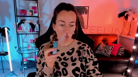 Snapshot of save_the_qween chatting on December 2024 05:18:02 AM save the qween online show from December 2024 05:18:02 AM