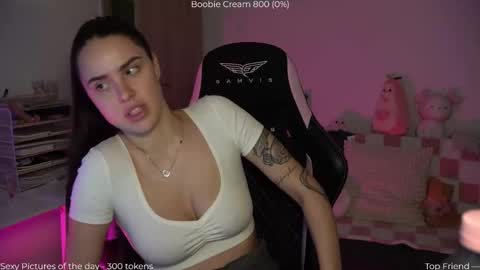 Snapshot of savvage_play chatting on December 2025 07:41:02 PM Naomi online show from December 2025 07:41:02 PM