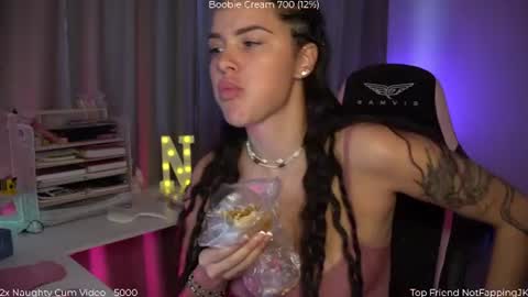 Snapshot of savvage_play chatting on July 2026 06:45:02 PM Naomi online show from July 2026 06:45:02 PM