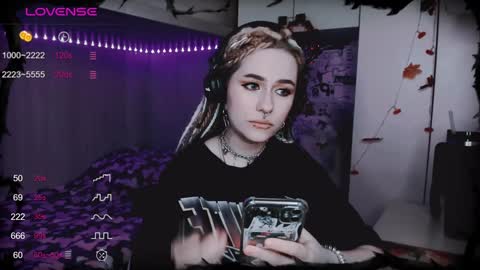 pronoun she. name Mary. age 21. online show from January 2025 12:39:02 PM