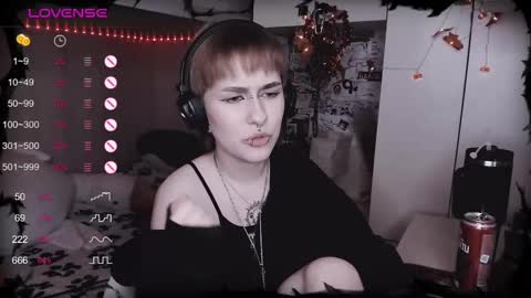 pronoun she. name Mary. age 21. online show from February 2025 06:21:01 PM