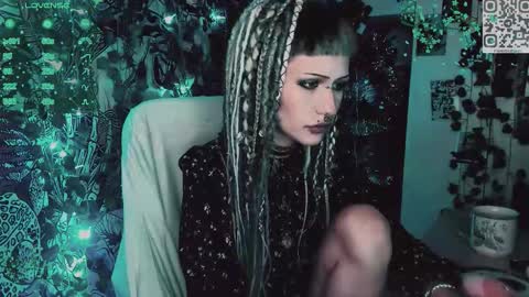 pronoun she. name Mary. age 21. online show from January 2026 10:44:02 PM