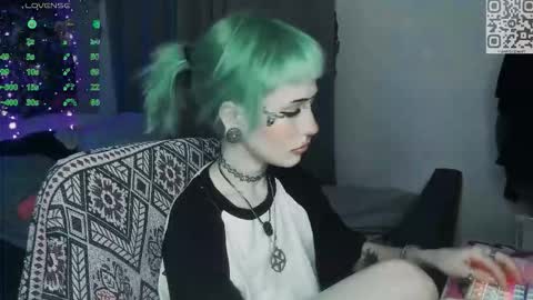 pronoun she. name Mary. age 21. online show from March 2026 09:22:02 PM