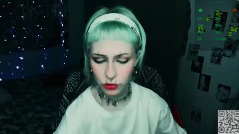 pronoun she. name Mary. age 21. online show from March 2026 07:41:02 PM