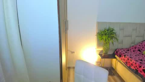 mia online show from May 2026 01:14:02 AM