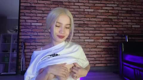 Snapshot of saya_lin chatting on November 2025 10:42:01 PM Saya online show from November 2025 10:42:01 PM