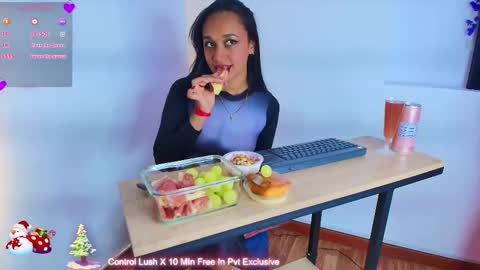 Snapshot of scarleett_ebony chatting on November 2025 07:49:02 PM scarleett_ebony online show from November 2025 07:49:02 PM