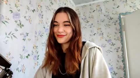 Snapshot of scarlet1flowers chatting on September 2025 09:47:02 AM Kira online show from September 2025 09:47:02 AM