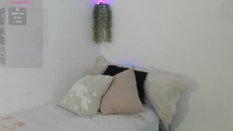 scarlet_100 online show from April 2026 01:36:01 AM
