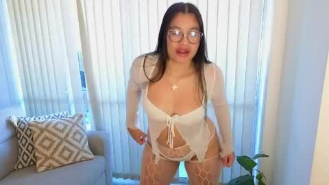 scarlet__15 online show from May 2026 12:32:01 PM