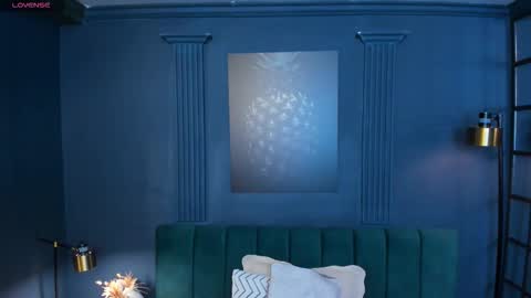 Scarlet Edwars online show from December 2025 06:04:02 PM