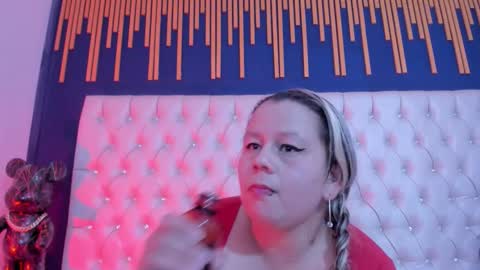 Scarlet  online show from September 2025 07:35:02 PM