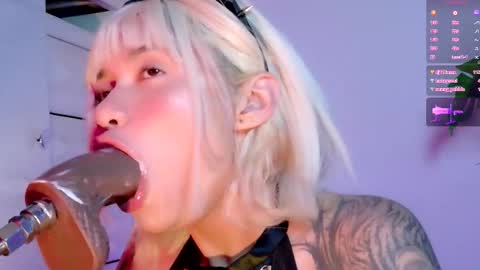 Snapshot of scarlet_gold chatting on March 2026 01:45:02 AM scarlet_gold online show from March 2026 01:45:02 AM