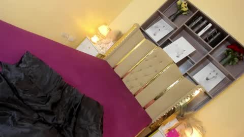 Snapshot of scarlet_hunter chatting on May 2026 04:15:01 PM Buy any of my socials and you will receive a bunch of my cum vids. online show from May 2026 04:15:01 PM