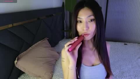 scarlet_ice online show from May 2026 04:52:02 AM