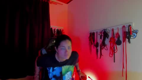 scarlet taylor kennedy online show from November 2025 07:05:02 PM