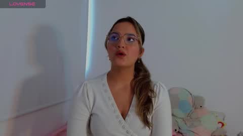 Scarlet  online show from October 2025 08:07:01 PM