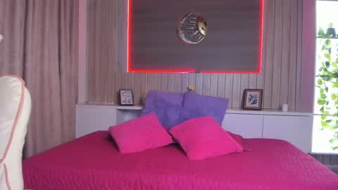 Snapshot of scarlet_s_ chatting on April 2026 03:33:01 AM Scarlet online show from April 2026 03:33:01 AM