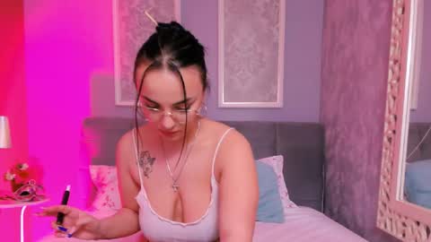 Snapshot of scarlet_vex chatting on February 2026 03:18:01 AM Scarlet online show from February 2026 03:18:01 AM
