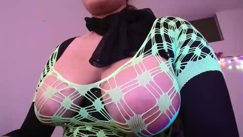 scarlet whisper online show from April 2026 09:41:02 PM