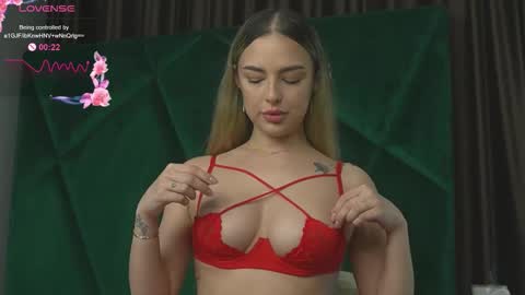 Scarlet online show from September 2025 10:02:02 PM