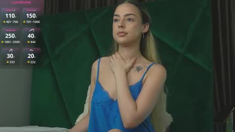 Scarlet online show from October 2025 12:33:02 AM