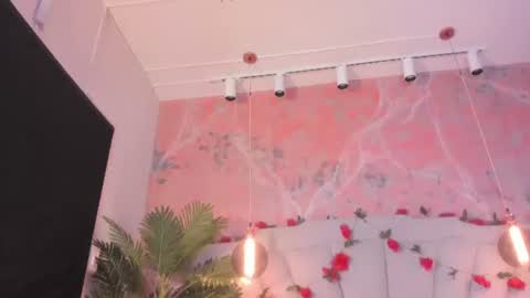 Scarlet Dayana online show from June 2026 12:04:02 PM