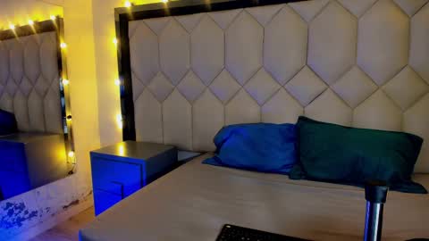 Snapshot of scarlethbigbug chatting on September 2025 06:24:02 PM scarlethbigbug online show from September 2025 06:24:02 PM