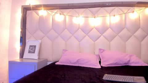 scarlethbigbug online show from February 2026 11:37:01 AM