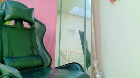 Snapshot of scarletjonesx chatting on April 2026 10:45:01 PM Denis online show from April 2026 10:45:01 PM