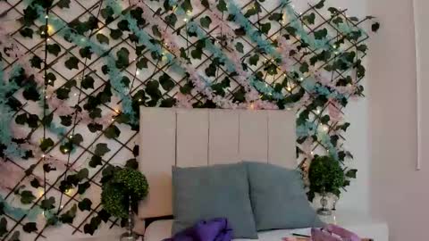 Snapshot of scarletlevis chatting on November 2025 11:01:02 AM scarlet online show from November 2025 11:01:02 AM