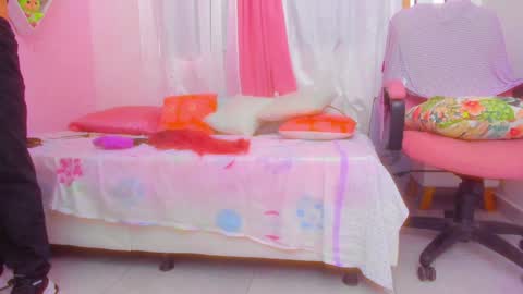 Snapshot of scarletliz chatting on December 2024 01:20:02 PM Scarletliz online show from December 2024 01:20:02 PM