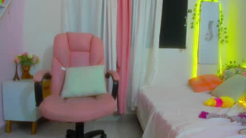 Snapshot of scarletliz chatting on December 2024 06:53:02 PM Scarletliz online show from December 2024 06:53:02 PM