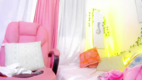 Snapshot of scarletliz chatting on December 2024 01:59:02 AM Scarletliz online show from December 2024 01:59:02 AM