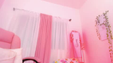 Snapshot of scarletliz chatting on December 2024 11:08:01 PM Scarletliz online show from December 2024 11:08:01 PM