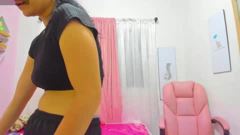 Snapshot of scarletliz chatting on February 2025 11:55:01 AM Scarletliz online show from February 2025 11:55:01 AM
