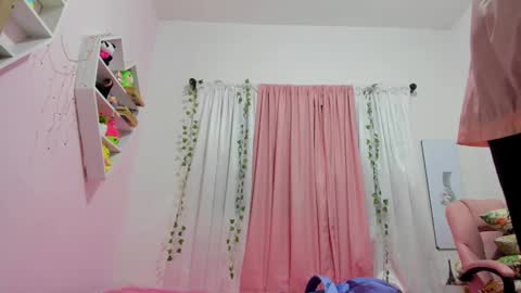 Snapshot of scarletliz chatting on March 2025 12:01:02 PM Scarletliz online show from March 2025 12:01:02 PM