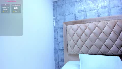 Scarlet online show from October 2025 09:48:02 PM